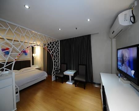 Super 8 Guangzhou Railyway Station Hotel Екстериор снимка