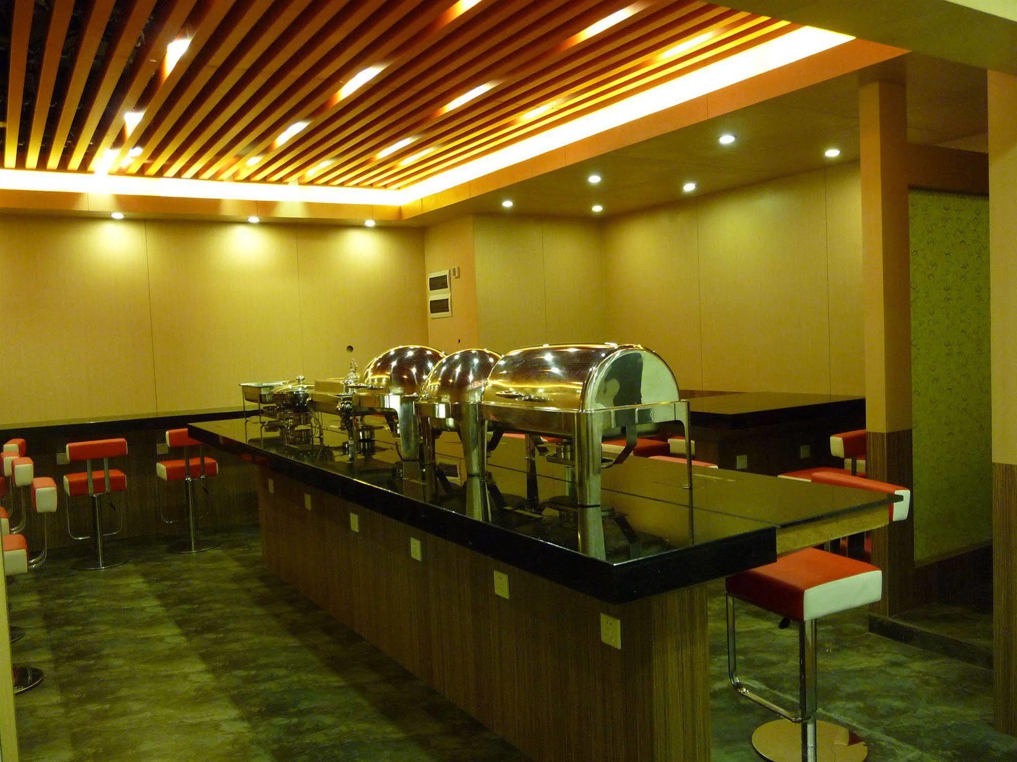 Super 8 Guangzhou Railyway Station Hotel Екстериор снимка